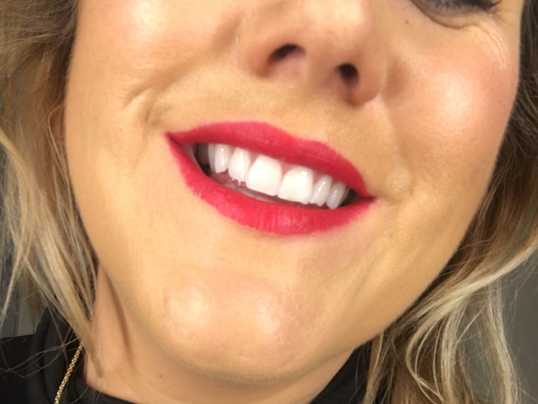 Lipstick-Kat-Von-D-Underage-Red-teeth.jpg